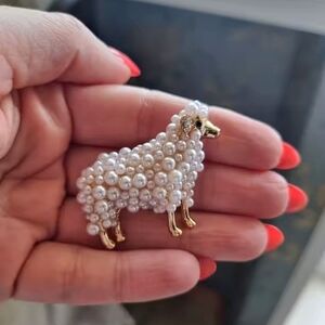 Sheep pin; gold and faux white pearl